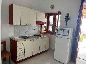 Kuchyň nebo kuchyňský kout v ubytování Beach House Casa A Mare in Canneto Lipari + 11 fotografií