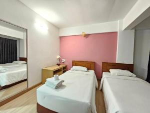 Postel nebo postele na pokoji v ubytování Crown BTS Nana Hotel