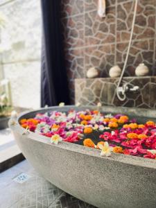 Ảnh trong thư viện ảnh của SEMINYAK - Beautiful 3BDR Villa in with Big Pool and Rooftop ở Seminyak +2 ảnh