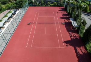 Tenis in/ali skvoš poleg nastanitve Delphin Diva Premiere oz. v okolici