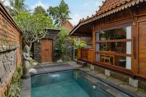 Πισίνα στο ή κοντά στο Kappat Ubud Villa