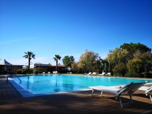 Φωτογραφία από το άλμπουμ του Feriendorf Le Tamerici Mobilehome Asinara für 5 Personen σε Marina di Cecina