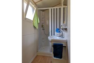 Φωτογραφία από το άλμπουμ του Feriendorf Le Tamerici Mobilehome Capri für 6 Personen σε Marina di Cecina +22 φωτογραφίες