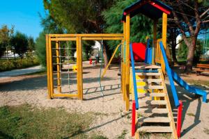 Φωτογραφία από το άλμπουμ του Feriendorf Le Tamerici Mobilehome Costa Rei für 6 Personen σε Marina di Cecina +26 φωτογραφίες