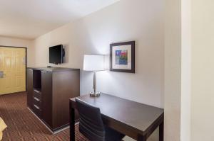 TV a/nebo společenská místnost v ubytování Quality Inn Amarillo I-40 East