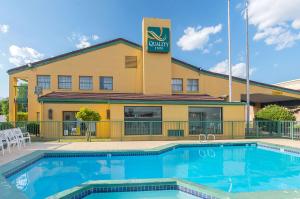 Bazén v ubytování Quality Inn Amarillo I-40 East nebo v jeho okolí