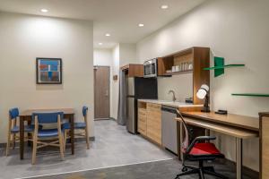 Home2 Suites By Hilton Jonesboro的厨房或小厨房