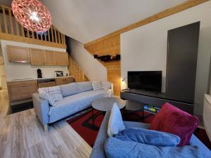 Televízia a/alebo spoločenská miestnosť v ubytovaní Résidence récente au coeur des monts du Cantal