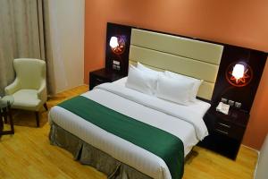 เตียงในห้องที่ Palm Inn Hotel Doha