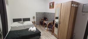 Posteľ alebo postele v izbe v ubytovaní Jaśminowe Wzgórze
