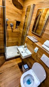 Koupelna v ubytování Hotel am Rathaus + 37 fotografií