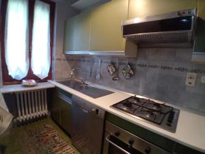 Kuchyň nebo kuchyňský kout v ubytování Big apartment between Bologna and Florence