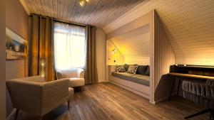 a small room with a bed and a window at Haus Kirijan in Garbsen