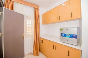 Kuchyň nebo kuchyňský kout v ubytování Purple Lavender Hotel Lekki