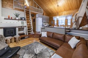 a living room with a couch and a fireplace at Pytkynkulma in Syöte