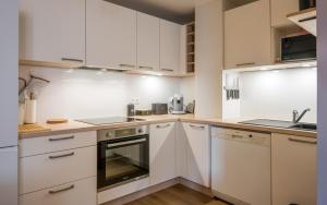 Η κουζίνα ή μικρή κουζίνα στο Le Paris - Elégant, Parking privé et Terrasse