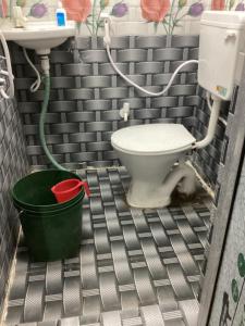 Koupelna v ubytování Shivay Guest House + 39 fotografií