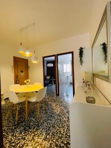 a dining room with a yellow table and chairs at Charment appartement a vinaros in Vinarós +11 photos