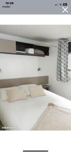 En eller flere senge i et værelse på Mobilhome 6 et 4 places terrasses couvertes - Les Dunes de Contis