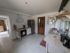 Η κουζίνα ή μικρή κουζίνα στο La maison aux petits bonheurs +11 φωτογραφίες