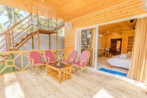 Кровать или кровати в номере The O2H Agonda Beach Resort