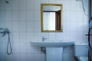 Ένα μπάνιο στο Hotel Alvers +17 φωτογραφίες