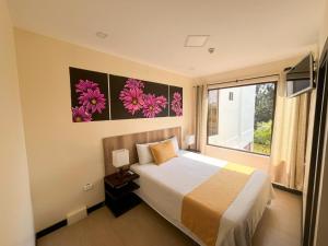 Postel nebo postele na pokoji v ubytování Hotel Las Mercedes Airport-Quito