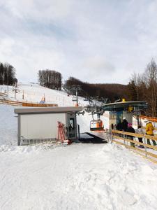 Góralski dom w Parku Krajobrazowym v zime