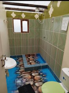 Bilik mandi di Inka Pacha Ecohostel