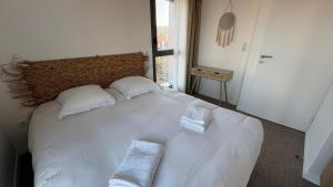 Кровать или кровати в номере Logis- Hôtel de la Baie de Wissant & Appartements