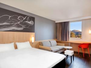 Postel nebo postele na pokoji v ubytování ibis Clermont Ferrand Nord Riom + 37 fotografií