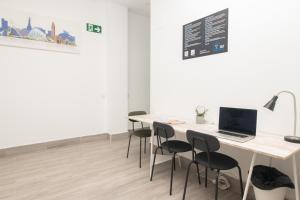 TV a/nebo společenská místnost v ubytování Moreno Rooms