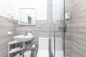 Koupelna v ubytování Moreno Rooms