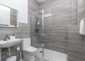 Koupelna v ubytování Moreno Rooms + 37 fotografií