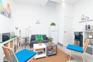 TV a/nebo společenská místnost v ubytování Moreno Rooms