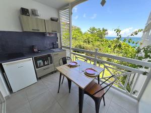 Majoituspaikan Studio Or au Diamant, vue mer des Caraïbes keittiö tai keittotila