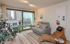 Ruang duduk di Beach Front Apartment In Oostende