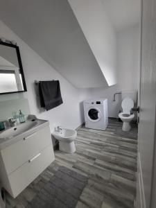 a bathroom with a sink and a toilet and a microwave at Casa Magurele 5 in Măgurele +28 photos
