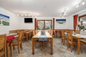 TV a/nebo společenská místnost v ubytování Hotel Valerie