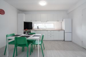 Η κουζίνα ή μικρή κουζίνα στο Casa Magurele 6