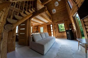 Posezení v ubytování Alpokalja Rönkház