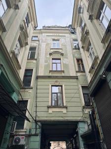 Το κτήριο όπου στεγάζεται  το διαμέρισμα