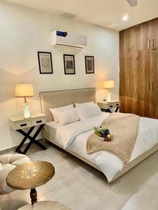 Fotografie z fotogalerie ubytování Luxury 2BHK Suite, Skypark One, Islamabad v destinaci Islámábád