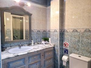 A bathroom at Accommodation Madre Amada Tenerife