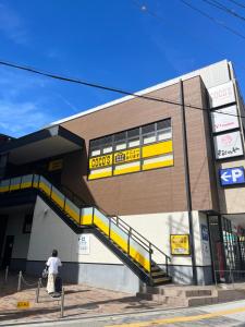 大阪市にあるSHINSEKI 303 NEW OPen 割引あり 千鳥橋駅徒歩8分 USJまで近い 難波まで電車11分 2LDK広いリービングのギャラリーの写真