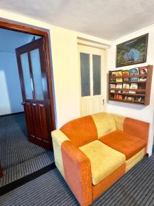 Posezení v ubytování Traveler's Haven Hostel at Colombo Intl Airport