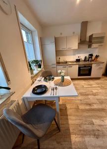 Kuchyň nebo kuchyňský kout v ubytování Ferienwohnung Sill Im Herzen Ostfrieslands