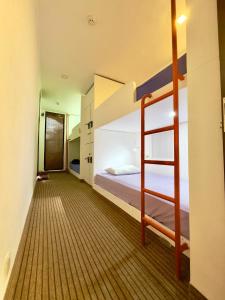 Postel nebo postele na pokoji v ubytování Traveler's Haven Hostel at Colombo Intl Airport