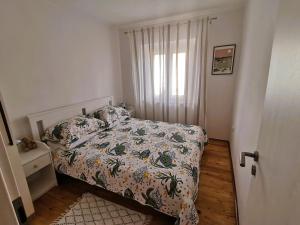 Postel nebo postele na pokoji v ubytování Charming Traditional Townhouse - Holiday Home Kata + 17 fotografií