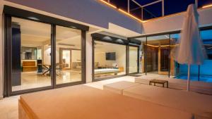 Ένα ή περισσότερα κρεβάτια σε δωμάτιο στο Villa Deluxe Kalkan +238 φωτογραφίες